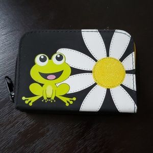 Small Daisy Frog Wallet